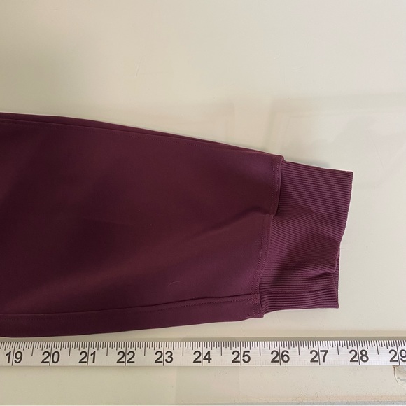 Lululemon On the Fly Jogger Pants Woven Cassis Size 0 - Picture 9 of 9